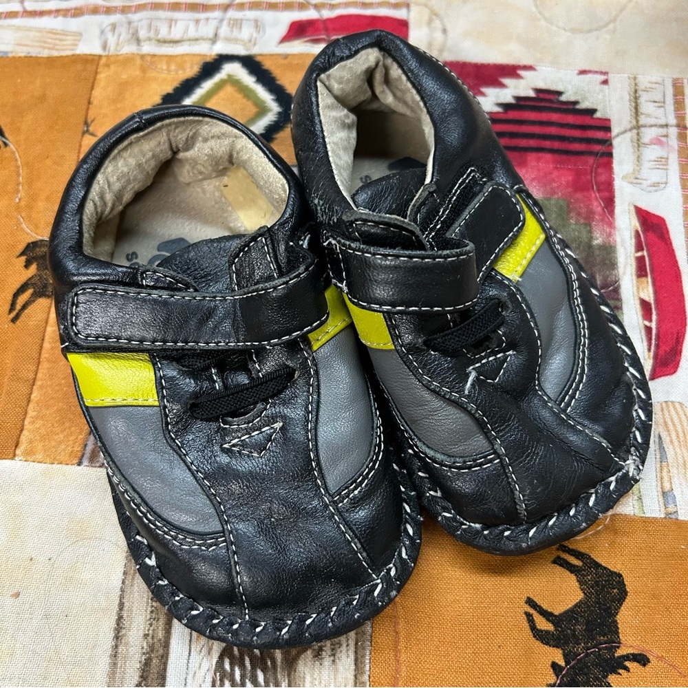 See‎ Kai Run Russell sneakers